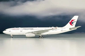 AV2077 Aviation 200 A330-200 1/200 Model B-5942 China Eastern Airlines w/Stand - Picture 1 of 1
