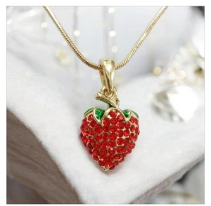 Filigrane Kette Anhänger "Erdbeere" goldfarben Strass Modeschmuck - Bild 1 von 5
