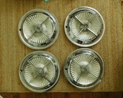 20 世纪 60 年代旋转盖涡轮四杆 14 英寸轮毂盖道奇 Polara 轮毂盖 — 第 1/4 张图片