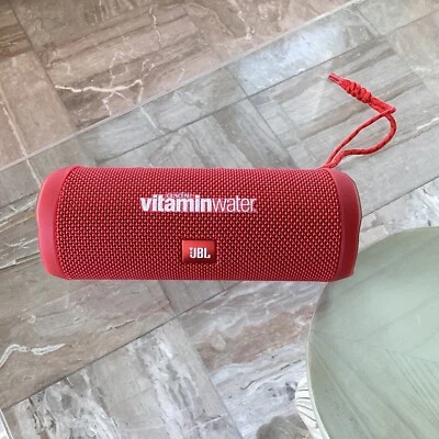 RARO PROMO NUEVO ALTAVOZ PORTÁTIL COCA COLA VITAMINWATER JBL ABATIBLE 4 BLUETOOTH ROJO Foto 1 de 4
