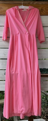 Bata de nailon rosa Lord & Taylor de colección Wm. Talla XS? "Busto con borde de cinta dorada 30"" W26"" Maxi" Foto 1 de 4