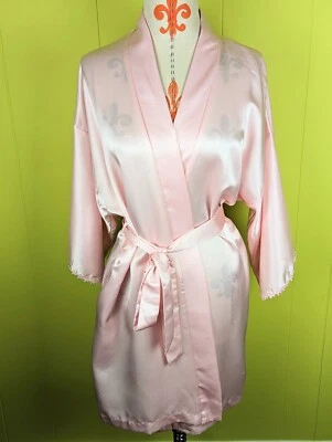 De Colección California Dinastía Rosa Satén Bata Crochet Rosa Mangas Cinturón Talla M/L? Foto 1 de 4