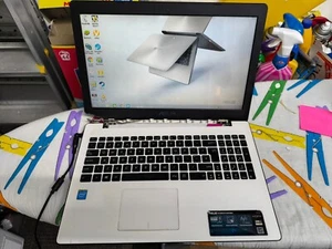 ASUS X553M Laptop (Spares / Repairs / Damaged) - Afbeelding 1 van 9