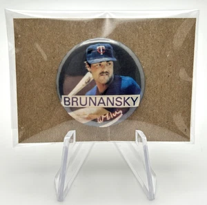 Prendedor de béisbol de colección de los años 80 Tom Brunansky Minnesota Twins MLB botón trasero - Imagen 1 de 3
