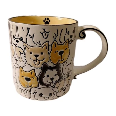 Taza de café grande un montón de lindos perros esponjosos con estampado de patas en el interior. Spectrum Designz. Foto 1 de 4