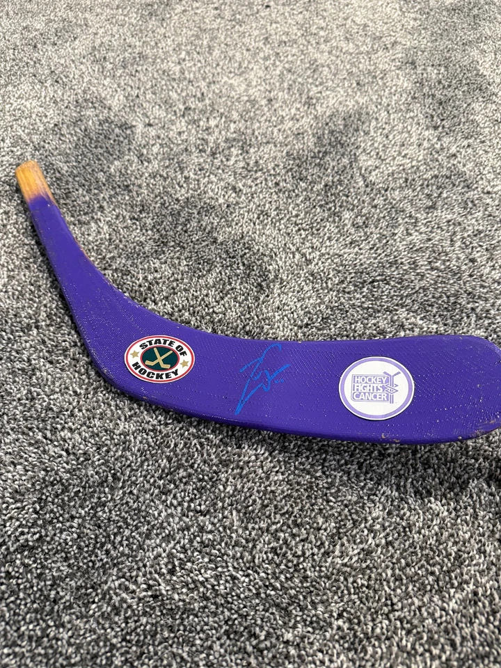 ZACH PARISE 明尼苏达狂野签名曲棍球战斗癌症棒刀片真品证明 — 第 1/1 张图片