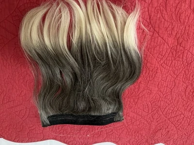 Extensión de cabello con halo gris Ombré por Attitude Foto 1 de 4
