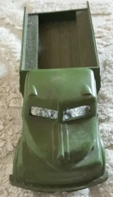 Camión de juguete de plástico verde vintage circa 1950 Foto 1 de 4