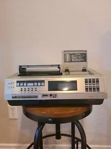 Vintage Hitachi VT-8040EM Multi-System VHS Video Deck Cassette Deck. (Leggi) - Foto 1 di 12