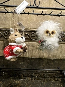 PIER 1 SUÉTER VESTIDO ARDILLA Y BÚHO ESPONJOSO ADORNOS DE NAVIDAD ~ NUEVO CON ETIQUETAS - Imagen 1 de 15