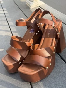 Women’s Brown Platform Heels - Picture 1 of 3