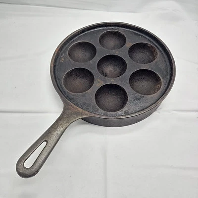 VINTAGE GRISWOLD #962A NO. 32 CAST IRON AEBLESKIVER EGG POACHER PAN SKILLET - Image 1 of 4