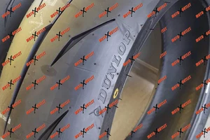 Neumático trasero moto 200/55ZR17 Dunlop Sportmax Q5A 200 55 17 trasero 45274209 - Imagen 1 de 5