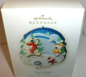 Snowball Fight`2008`Aim,Duck & Run-Spin A Majigs.Hallmark Christmas Ornament,Neu - Bild 1 von 6