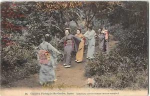 Postal vintage de la Sociedad Misionera Bautista Japón Jugando en el Jardín Japón Años 1910 - Imagen 1 de 2