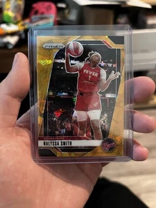 2024 Prizm WNBA Nalyssa Smith #137 Gold Cracked Ice Prizm /10 Indiana Fever - Bild 1 von 2