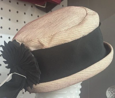 Sombrero Cloch Vintage Rojo Negro Blanco Rayado Foto 1 de 4