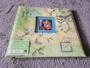 K & Company Susan Winget 12"x 12" Butterfly Botanical Scrapbook Album 10 Pages - Picture 1 of 11