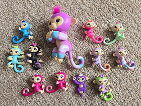 WowWee Fingerlings Monkeys Violet (works just fine), 10 Mini Monkeys & 1 Charm