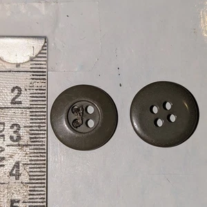 2 18mm Khaki Green Ridged 4 Hole Plastic Buttons - Picture 1 of 2