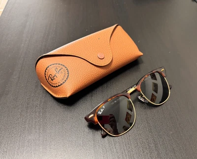 Occhiali da sole unisex Ray-Ban RB3016 Clubmaster con montatura tartaruga e polarizzati - Immagine 1 di 4