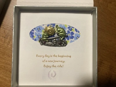 Pin Patricia Dash de ranas de peltre en una sierra de ver con tarjeta nuevo en caja Foto 1 de 4