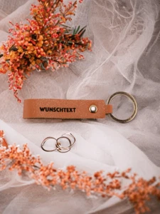 Schlüsselanhänger aus Leder, Braun, mit Gravur, personalisiert mit Name oder Tex - Bild 1 von 3