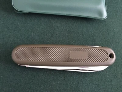 Navaja suiza Victorinox 108 mm verde oliva - descatalogada y muy coleccionable Foto 1 de 4