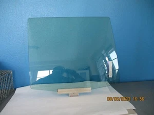 1247301618 finestrino laterale porta posteriore destro colore Mercedes W124 S124 station wagon (FS053 - Foto 1 di 2
