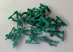 Disney Pixar Toy Story Mini Figuren grün Armee Soldaten Tortenaufleger - Bild 1 von 2