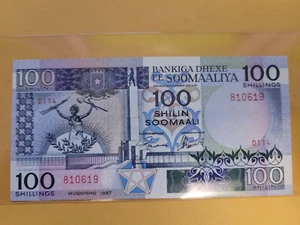 1987 Somalia 100 Shillings Women With Baby, Rifle and Farm Tools Bank Note - Picture 1 of 2