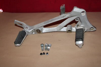 Suzuki GS550E 1985 estriberas delanteras derecha + traseras clavija y soporte de montaje Foto 1 de 4