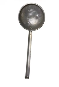 "Cucharón de cazo de barril de agua de aluminio rústico de colección con mango enganchado 13""" - Imagen 1 de 4