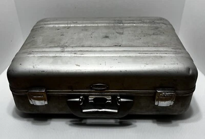 Zero Halliburton 技术/相机保护壳 18 英寸 X 13 英寸 X 6 英寸仿旧 — 第 1/4 张图片