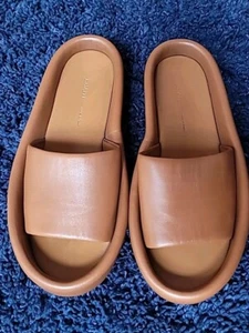Beautiful Khaite Padded Caramel Lambskin Sandals Size 9 - Picture 1 of 7