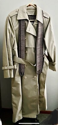 Gabardina vintage para mujer London con niebla/lluvia Foto 1 de 4