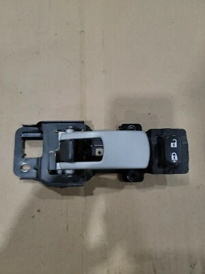 2005 2006 2007 2008 CHEVROLET EQUINOX MANIJA INTERIOR DE LA PUERTA DELANTERA IZQUIERDA OEM Plata Foto 1 de 2