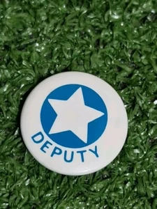 Insignia prendedor botón DEPUTY alumno escolar vintage rara años 80 - Imagen 1 de 3