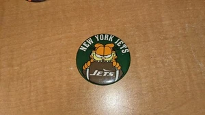 New York Jets 1990 Garfield the Cat 1 3/4" Football Button - Picture 1 of 2