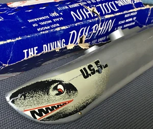 1947 Die Cast DIVING DOLPHIN GIOCATTOLO SOTTOMARINO con scatola ACT Corp Detroit MI Shark US 52 - Foto 1 di 20
