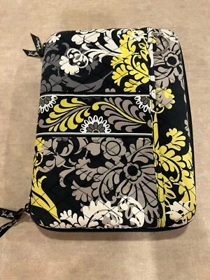 Funda Tablet Vera Bradley Barroca Acolchada iPad 8" X 10" Amarilla, Gris Y Negra Foto 1 de 4