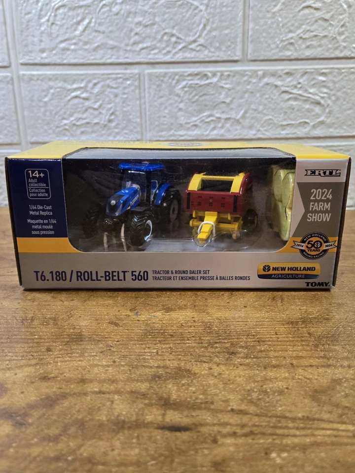 ERTL New Holland T6. 180/ Roll-Belt 560 Tractor & Round Baler Set Diecast, New - Image 1 of 4