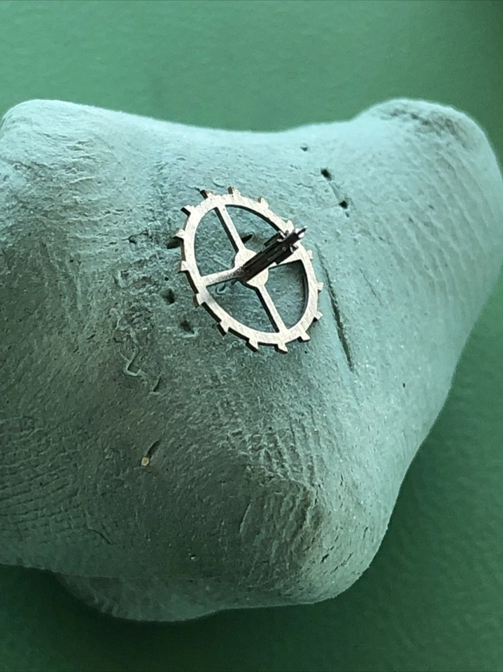 Kienzle Calibre 51/0b escape wheel  X 1 Swiss Made Old New Stock Free Post - Image 1 of 1