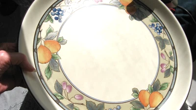 Plato Mikasa "Intaglio Garden Harvest" 14 1/2" de diámetro MIN Foto 1 de 4