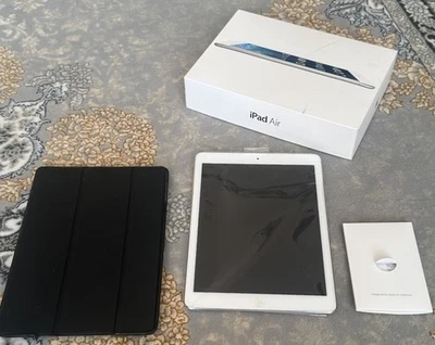 Apple iPad Air 1. Gen. 16GB, WLAN, 24,64 cm, (9,7 Zoll) - Silber - Bild 1 von 4