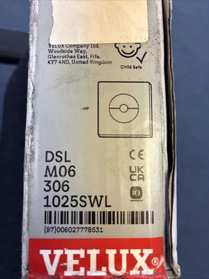 Velux DSL M06 1025SWL Velux Blackout Blind White - Image 1 of 4