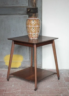 Table basse vintage, desserte, petite table d'appoint, table bois a roulettes - Photo 1/4