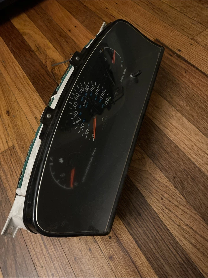 Dodge Neon 1995 calibre velocímetro usado 36.346 k millas fabricante de equipos originales Foto 1 de 4