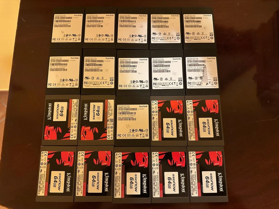 LOTTO STOCK 20 HARD DISK SSD 64 GB KINGSTON SANDISK SATA 2,5 6.0 GB/s - Immagine 1 di 1