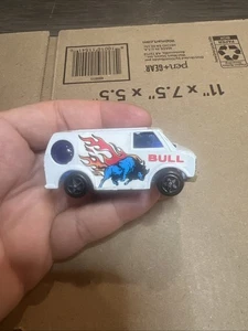 Summer Bedford Van weiß "Bull" Maßstab 1:60 Made in Hong Kong - Bild 1 von 4